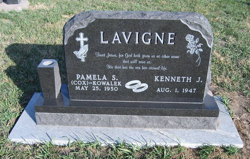 Kenneth J. Lavigne Grave Photo