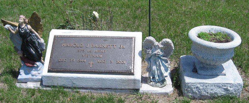 Harold J Jr. Barnett Grave Photo