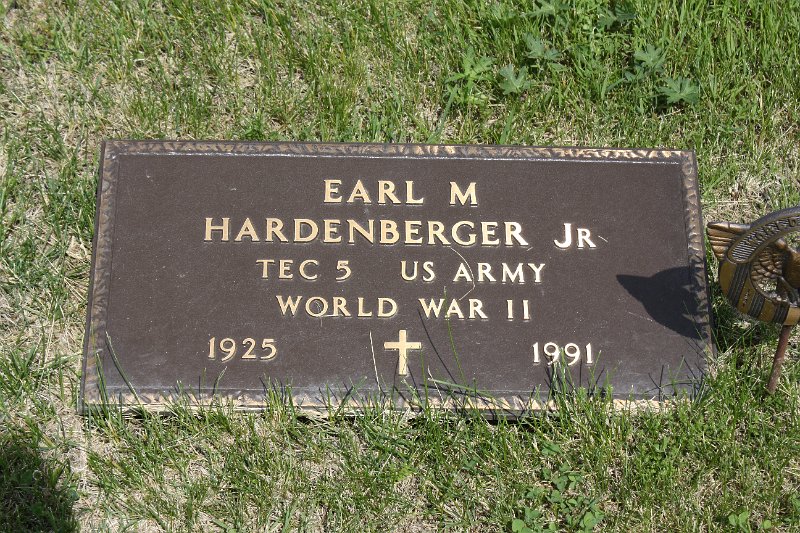 Earl M. Jr. Hardenberger Grave Photo