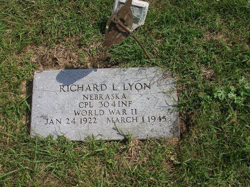 Richard L. Lyon Grave Photo