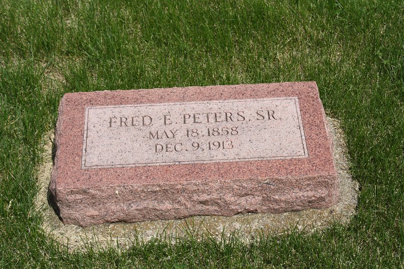 Fred E. Sr. Peters Grave Photo