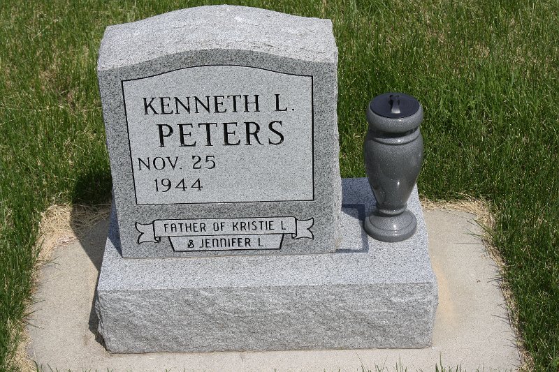 Kenneth L Peters Grave Photo